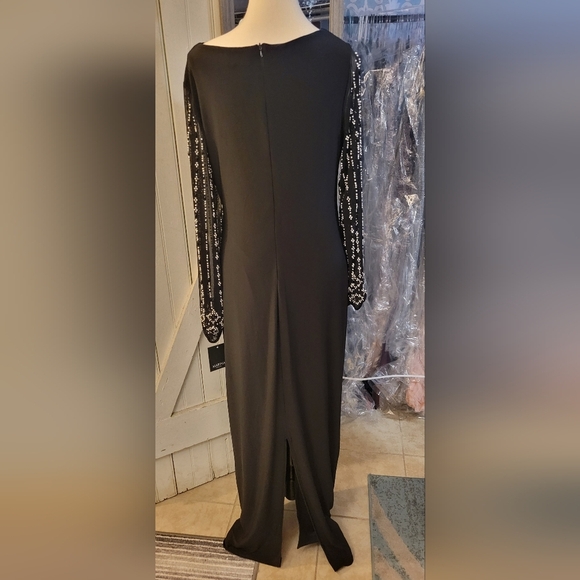 Elegant Black Evening Gown with Sheer Sleeves - Picture 7 of 8